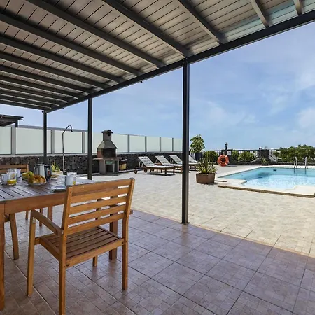 21 Villa Tías